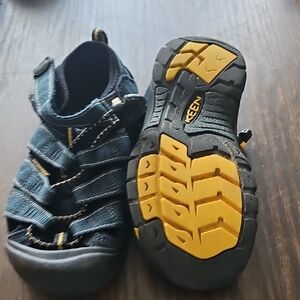 Keen Kids Black and Yellow Sandals